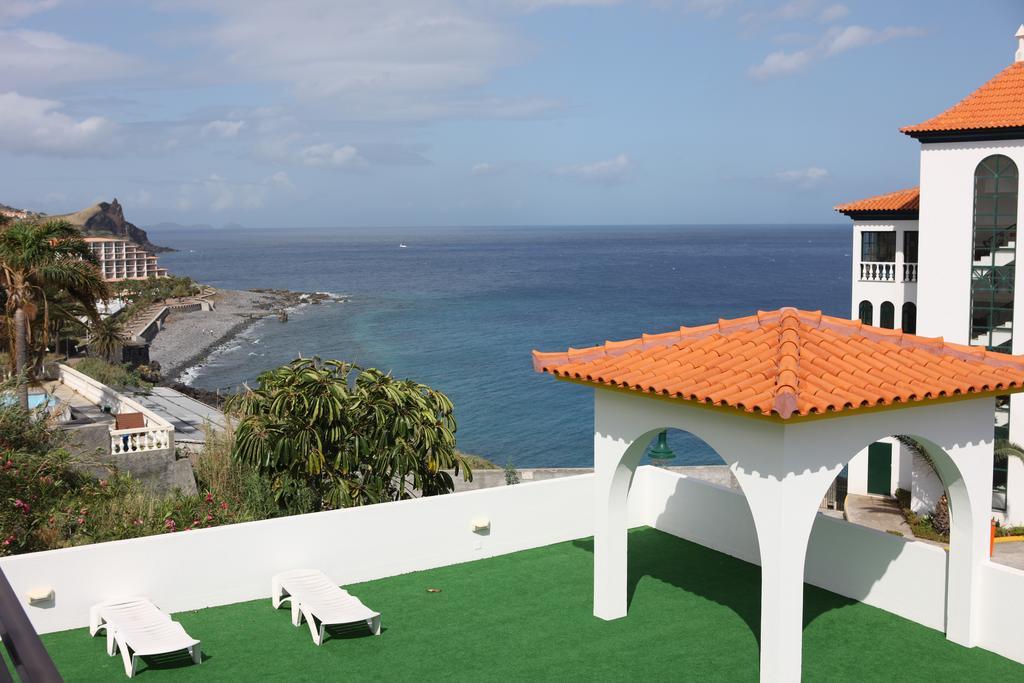Bay 4* Caniço