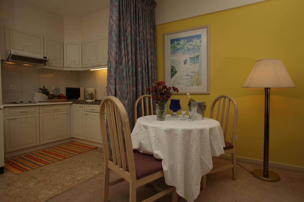 Apartahotel Bay 4*