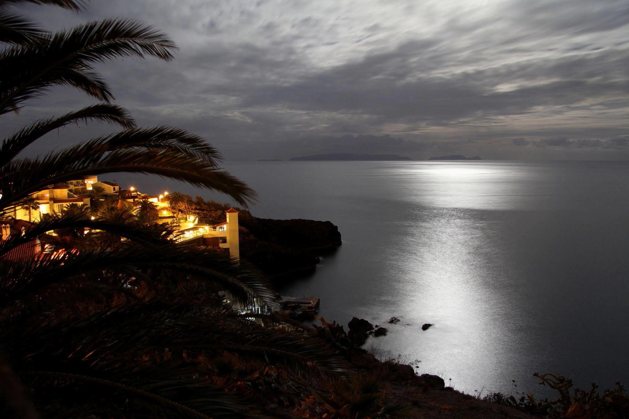 Bay 4* Caniço