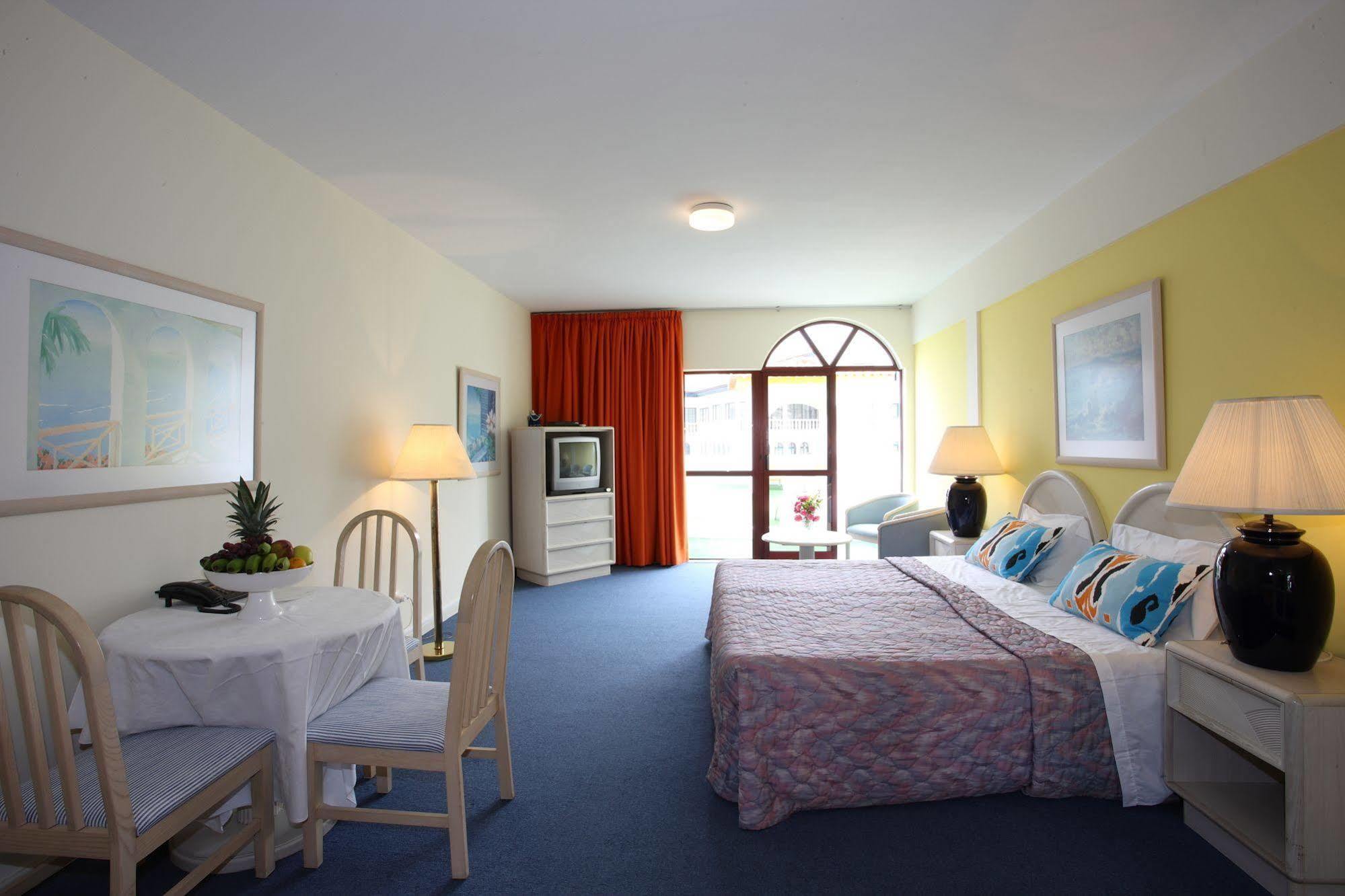 Apartahotel Bay 4*