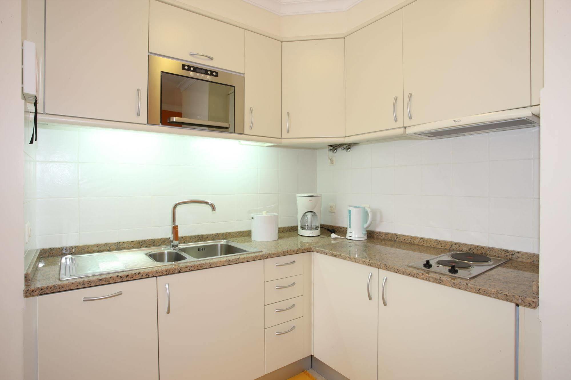 Bay Apartahotel 4*