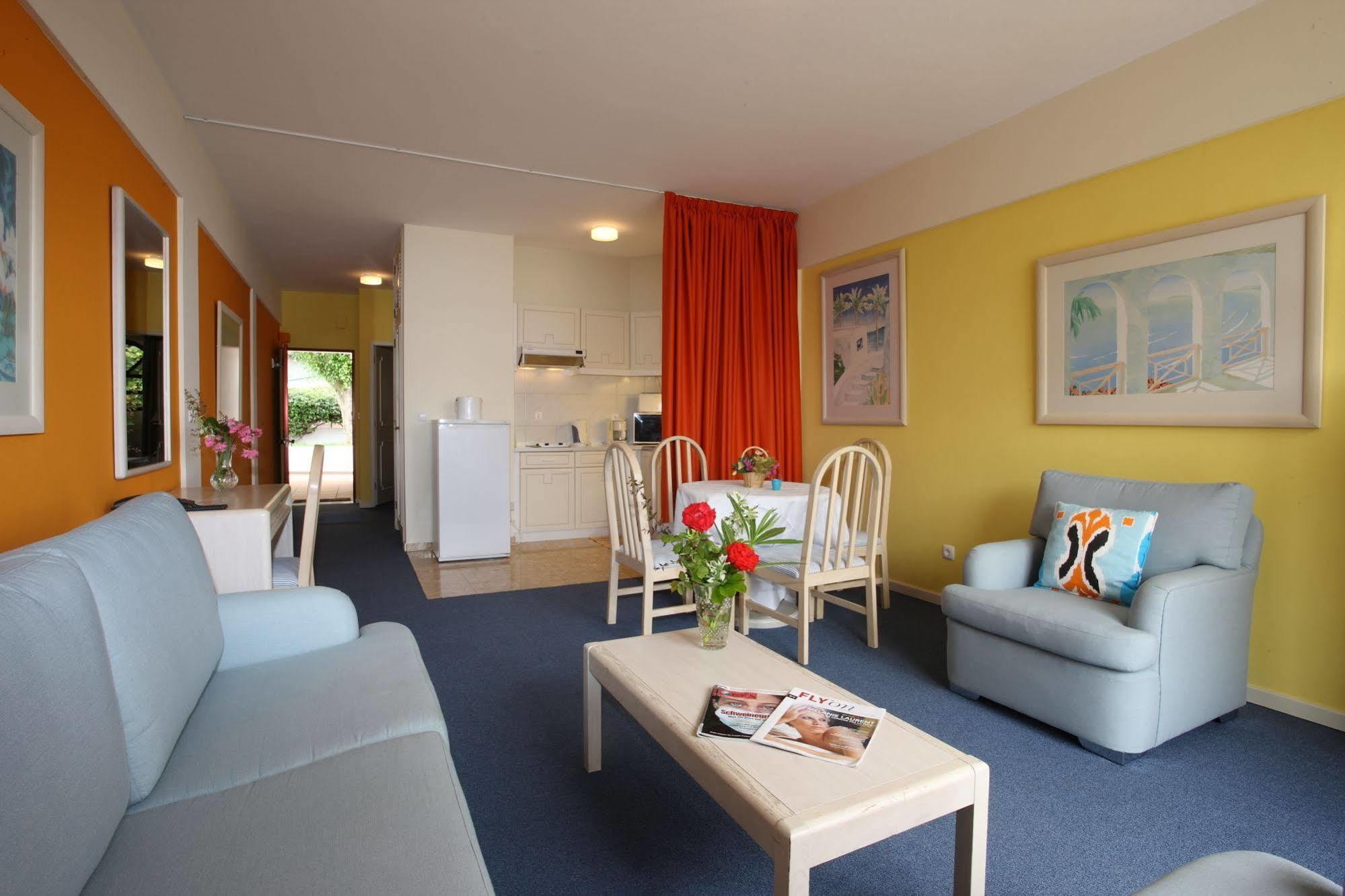 Bay Apartahotel